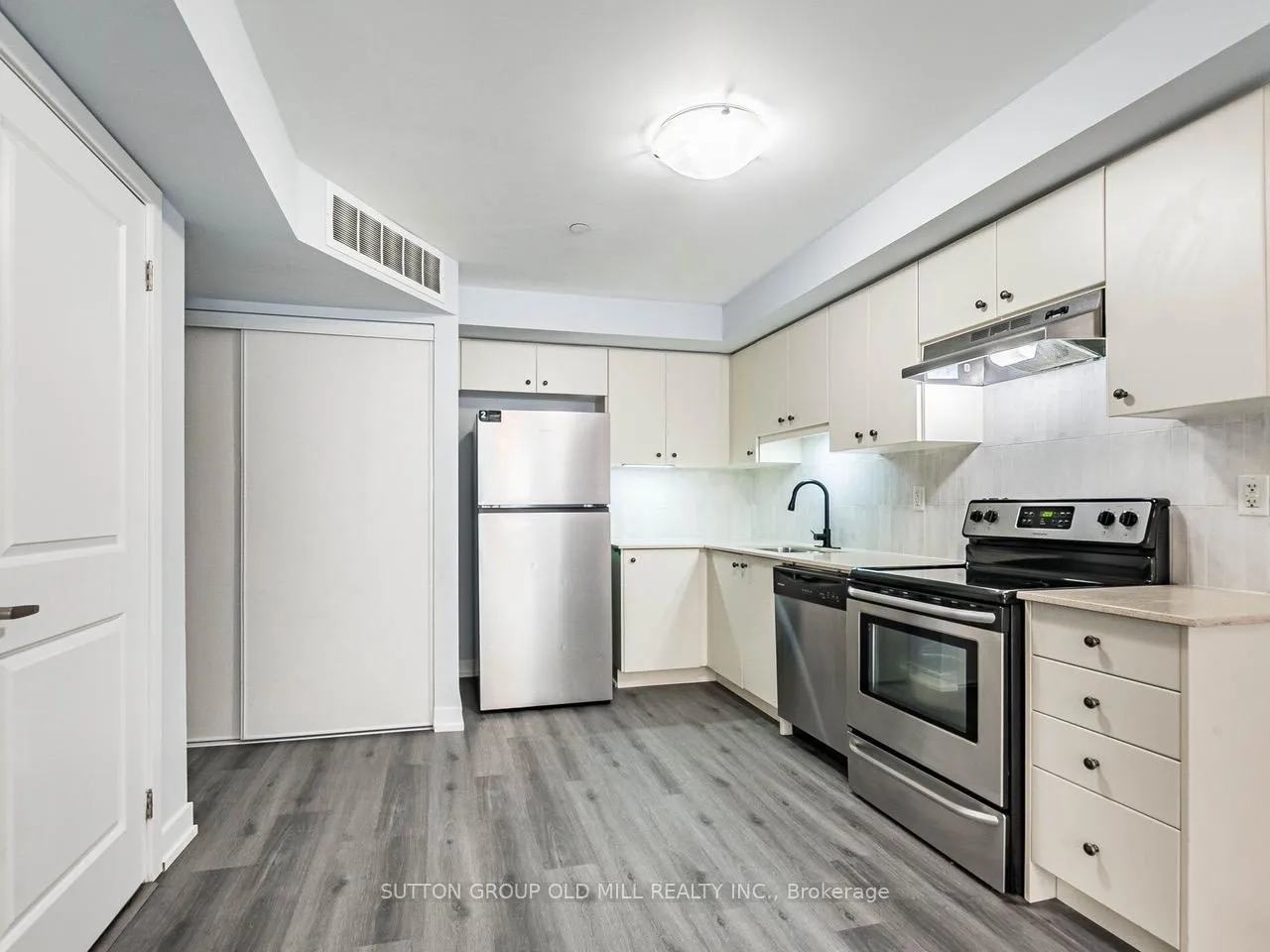 Photo 8 of Unit 301, 6 Drummond Street, Etobicoke, Mimico — HOMEH