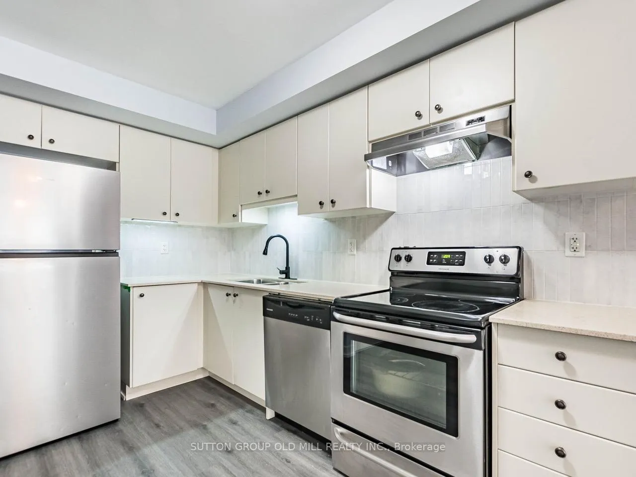 Photo 9 of Unit 301, 6 Drummond Street, Etobicoke, Mimico — HOMEH