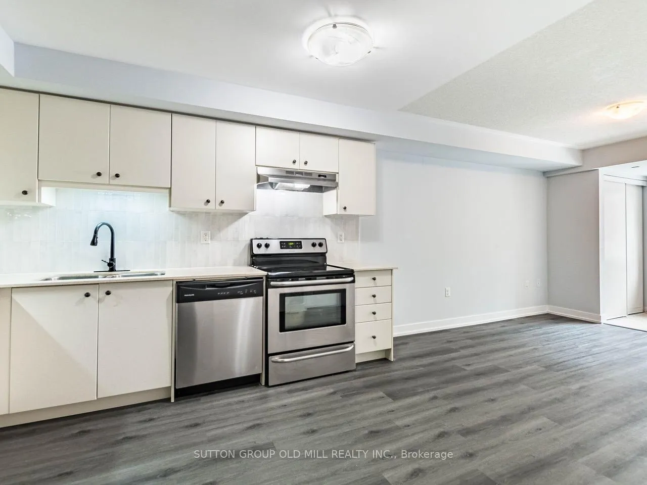 Photo 11 of Unit 301, 6 Drummond Street, Etobicoke, Mimico — HOMEH