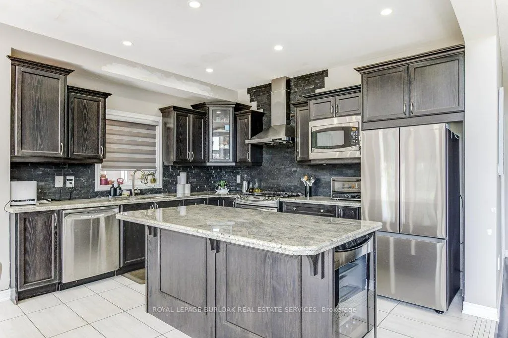 Photo 11 of 182 Fair Street, Hamilton, Meadowlands — HOMEH