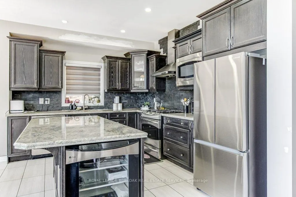 Photo 12 of 182 Fair Street, Hamilton, Meadowlands — HOMEH
