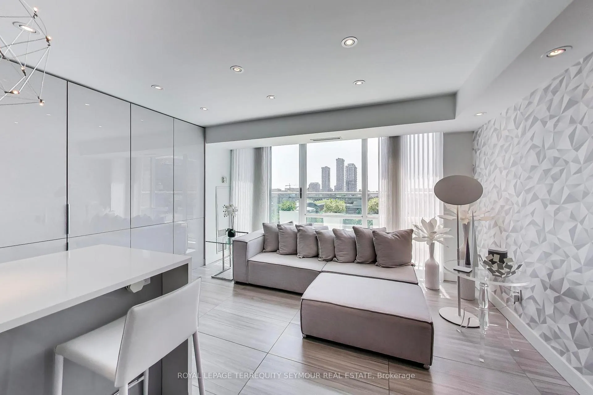 Photo 7 of Unit PH3, 77 Lombard Street, Toronto, Church-Yonge Corridor — HOMEH
