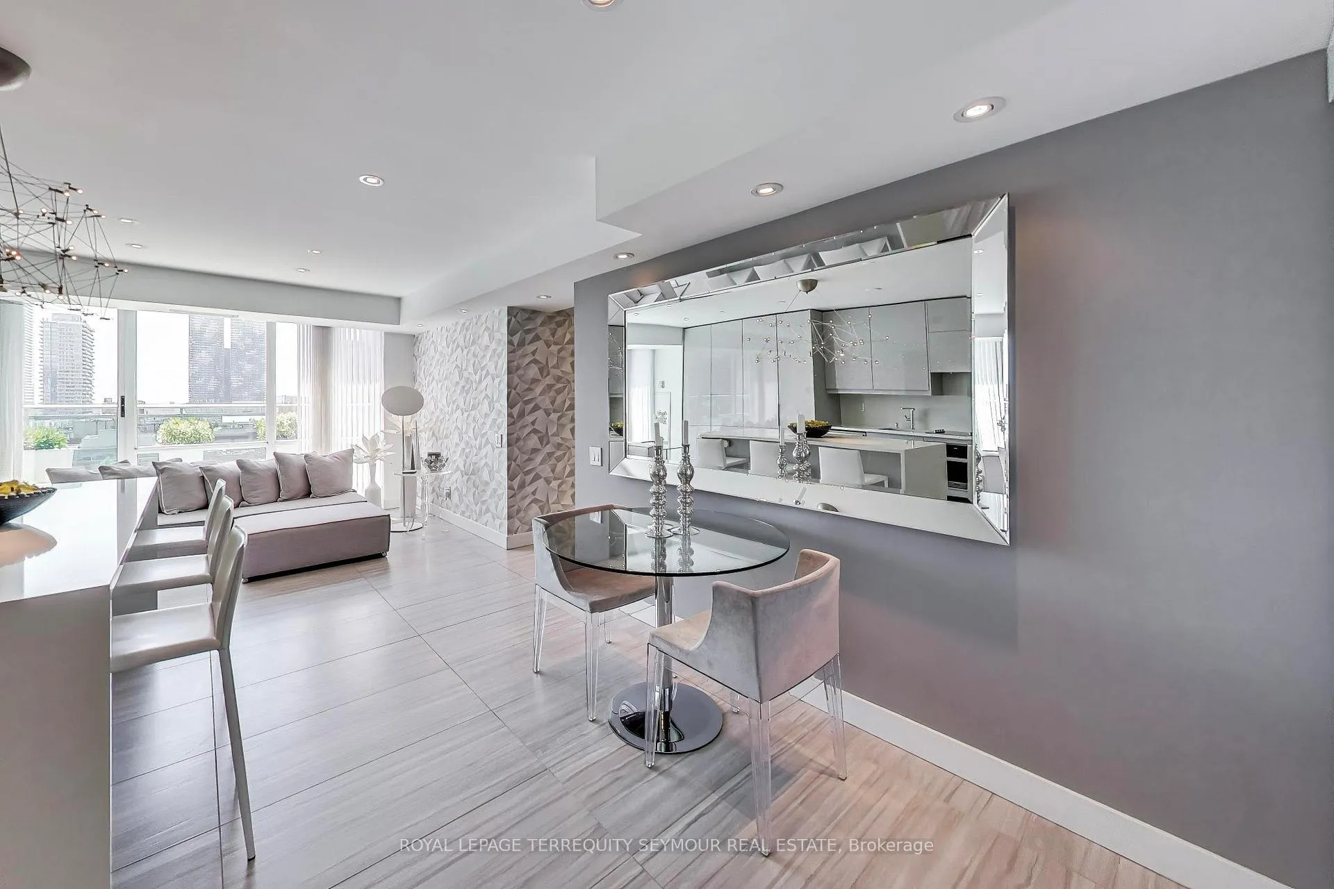 Photo 2 of Unit PH3, 77 Lombard Street, Toronto, Church-Yonge Corridor — HOMEH