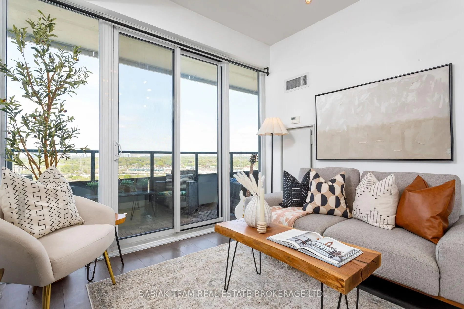 Photo 12 of Unit 1712, 30 Shore Breeze Drive, Etobicoke, Mimico — HOMEH