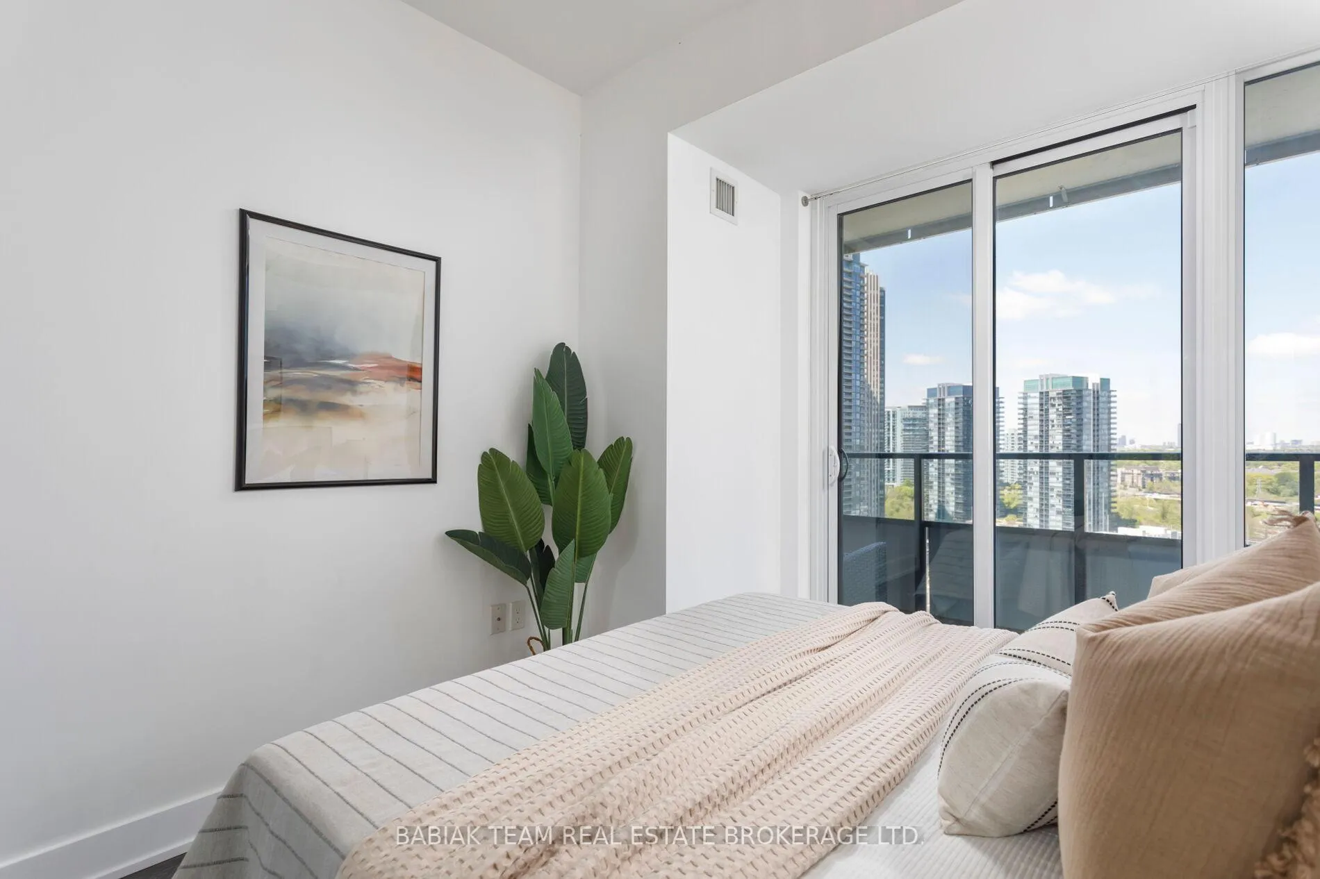Photo 17 of Unit 1712, 30 Shore Breeze Drive, Etobicoke, Mimico — HOMEH