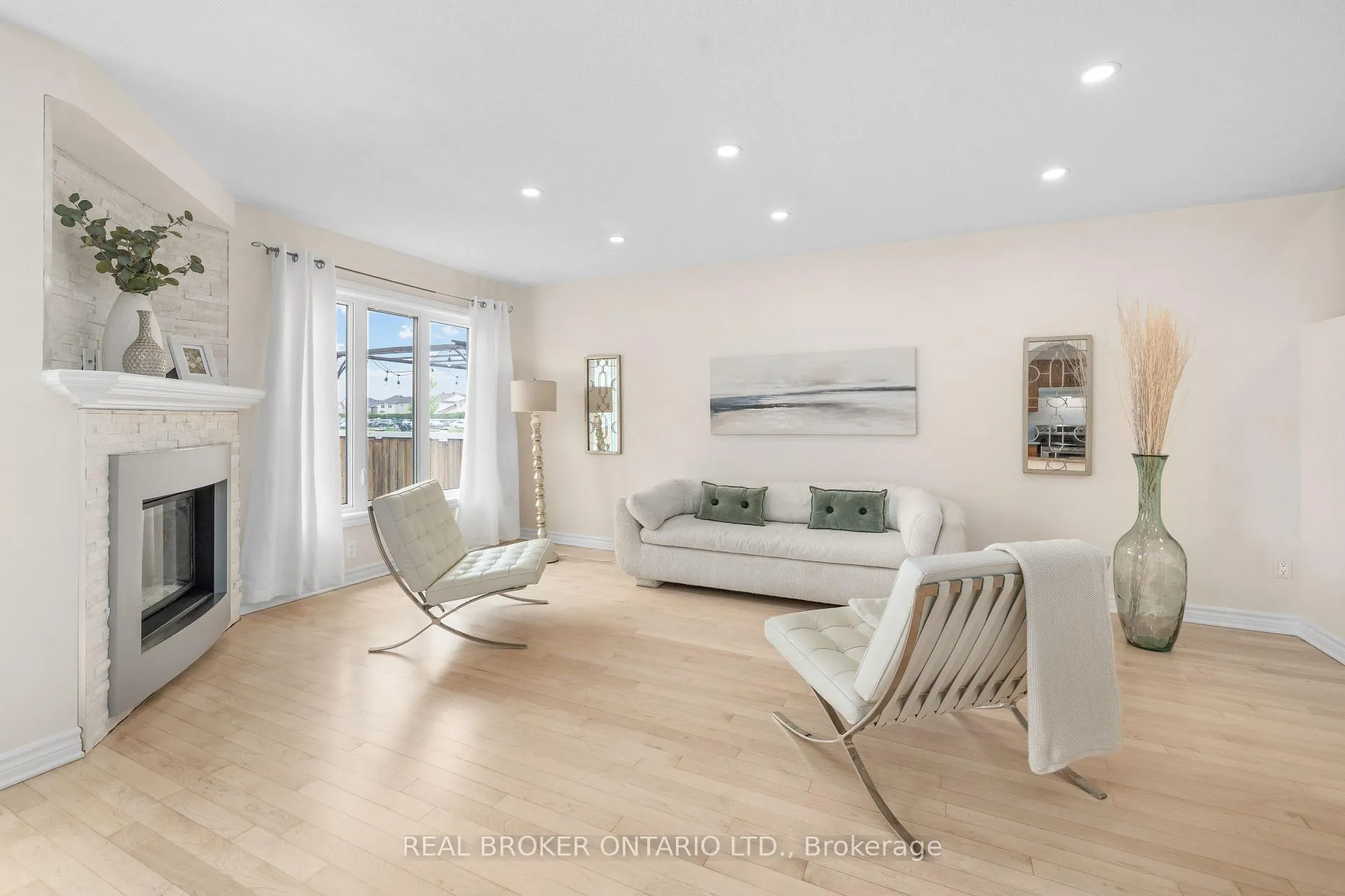 Photo 10 of 124 Silvermoon Crescent, Ottawa, Avalon East — HOMEH