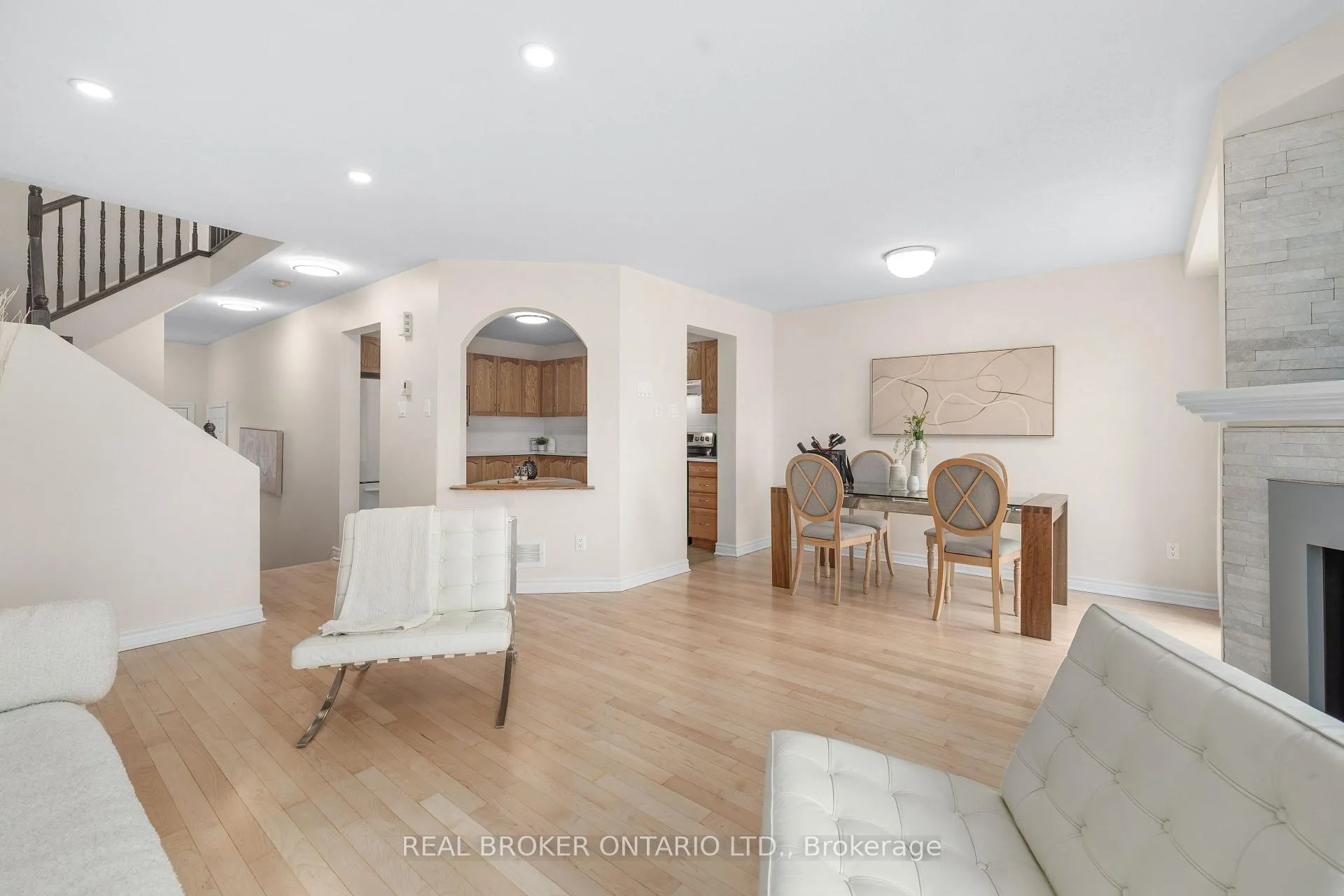 Photo 12 of 124 Silvermoon Crescent, Ottawa, Avalon East — HOMEH