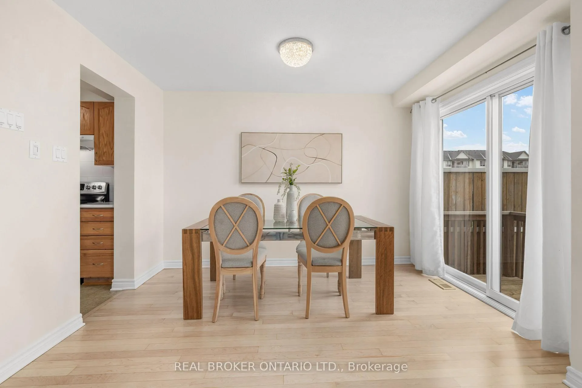 Photo 14 of 124 Silvermoon Crescent, Ottawa, Avalon East — HOMEH