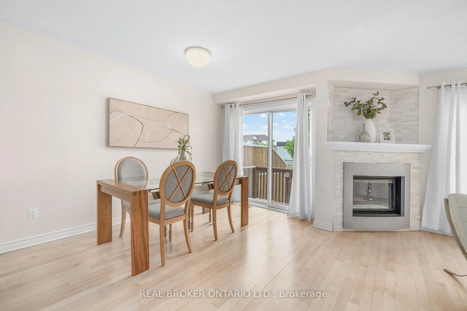Photo 15 of 124 Silvermoon Crescent, Ottawa, Avalon East — HOMEH