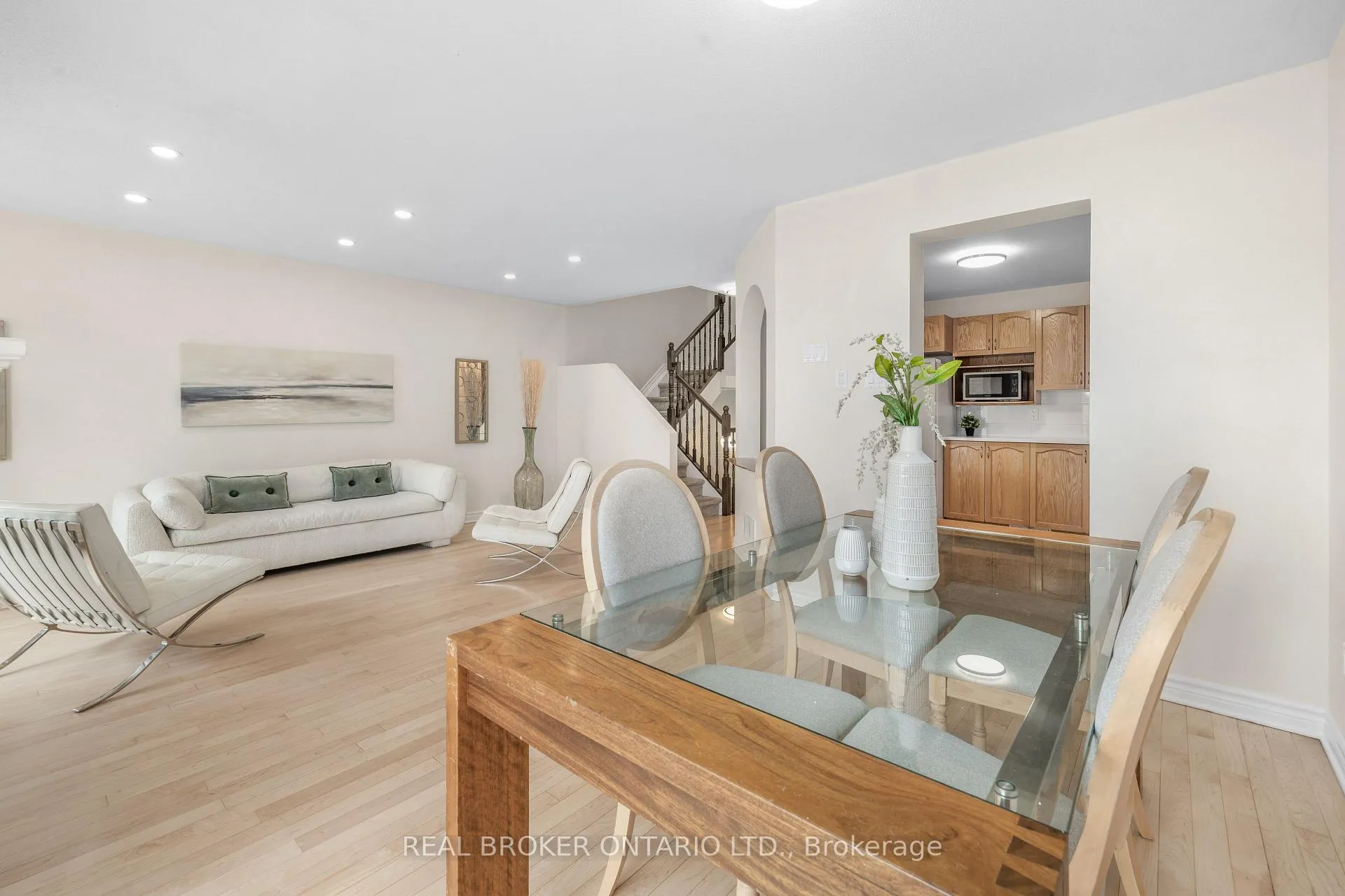 Photo 16 of 124 Silvermoon Crescent, Ottawa, Avalon East — HOMEH