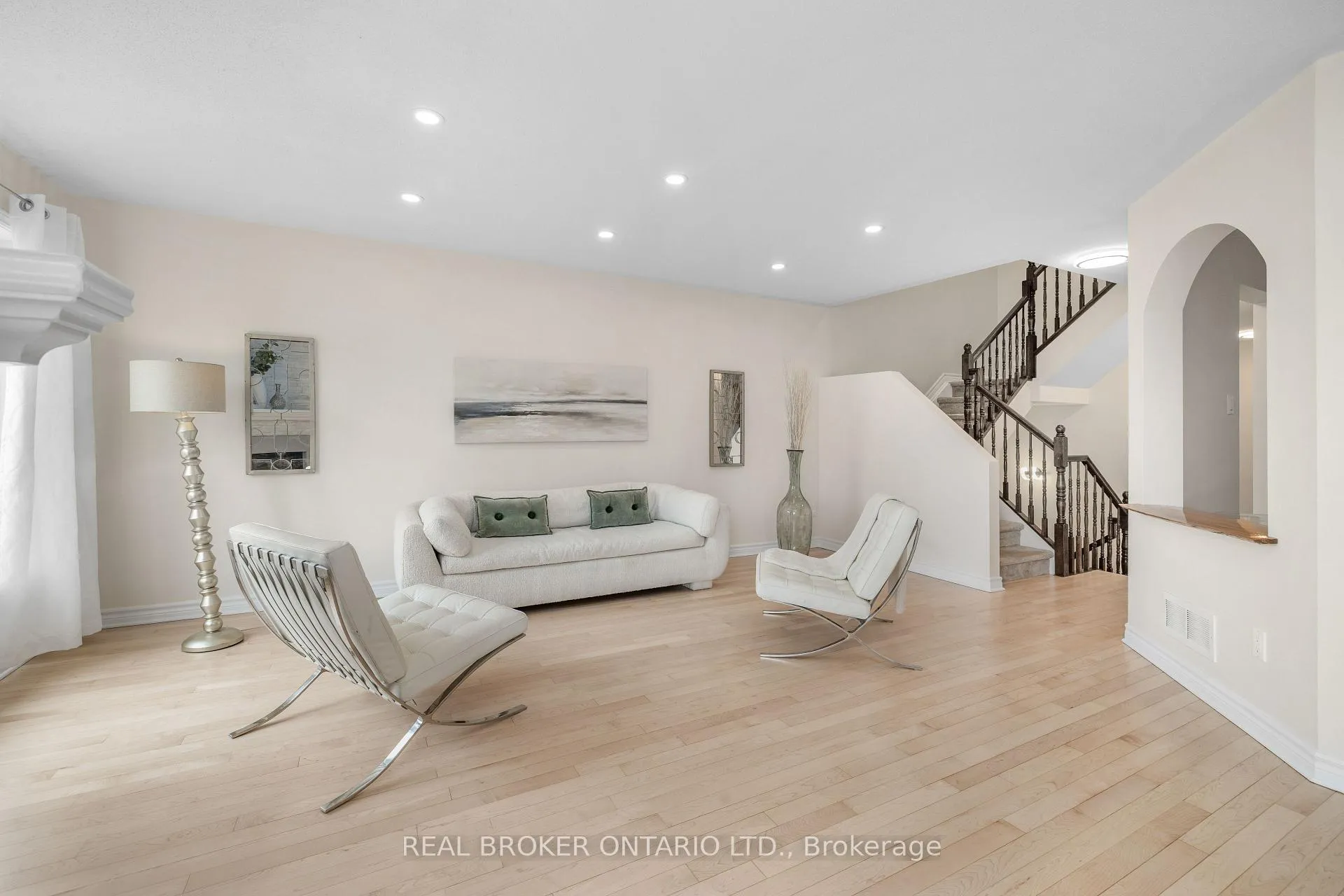 Photo 17 of 124 Silvermoon Crescent, Ottawa, Avalon East — HOMEH