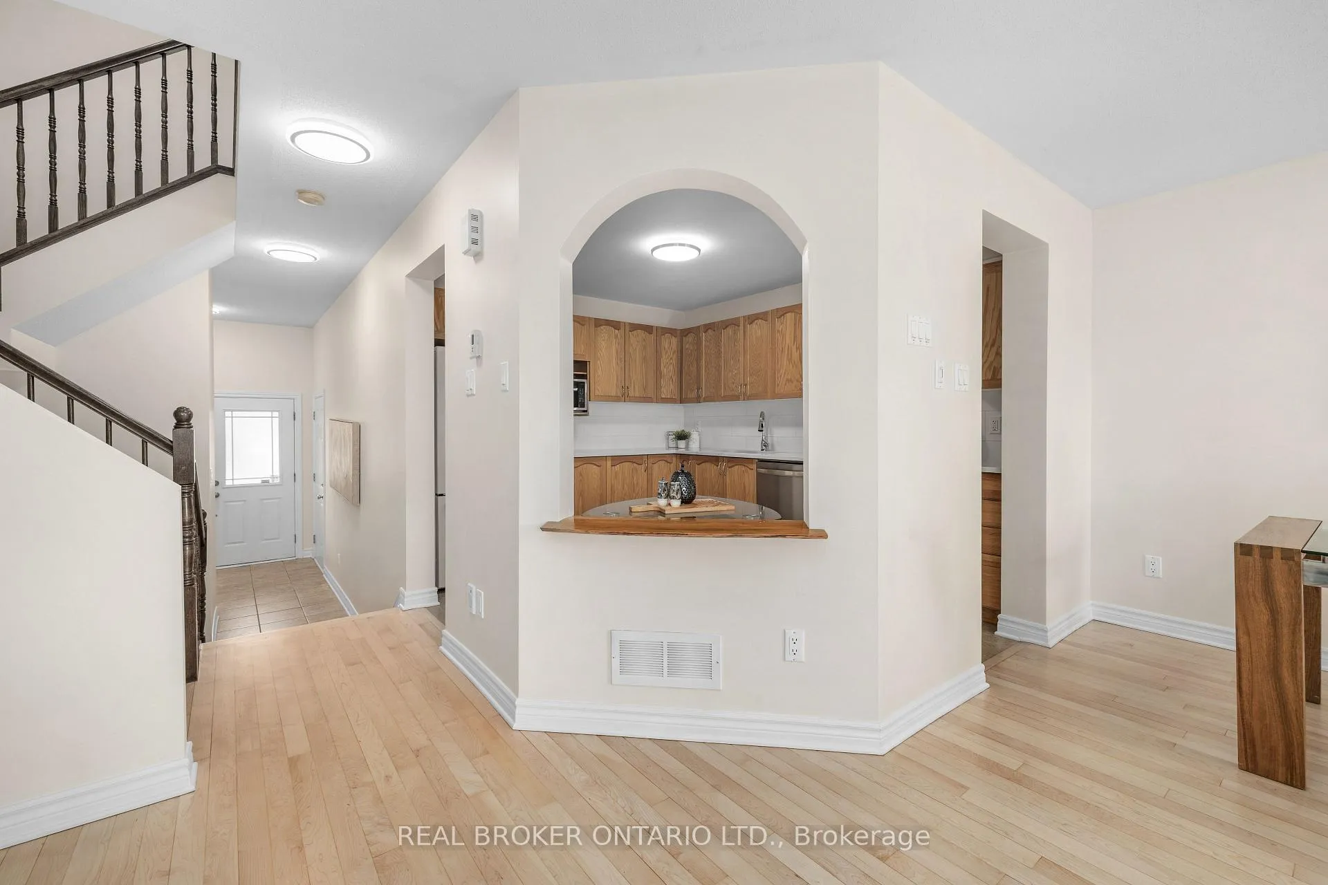 Photo 18 of 124 Silvermoon Crescent, Ottawa, Avalon East — HOMEH