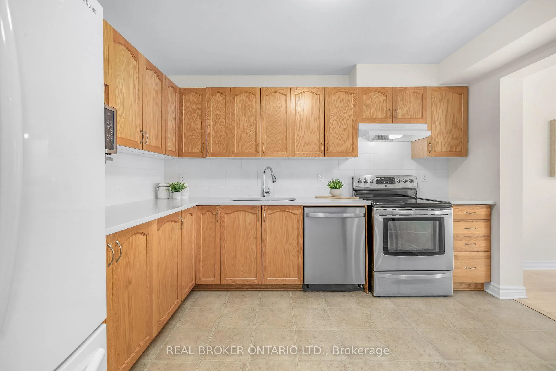 Photo 19 of 124 Silvermoon Crescent, Ottawa, Avalon East — HOMEH