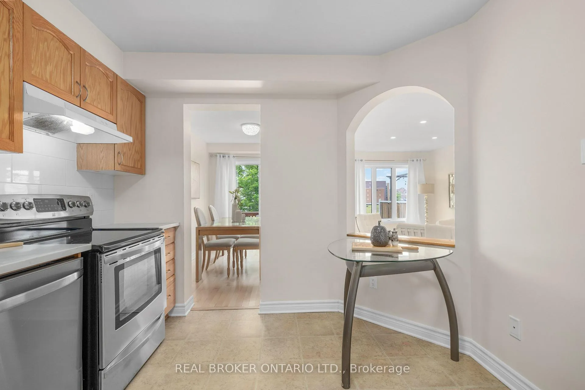 Photo 20 of 124 Silvermoon Crescent, Ottawa, Avalon East — HOMEH