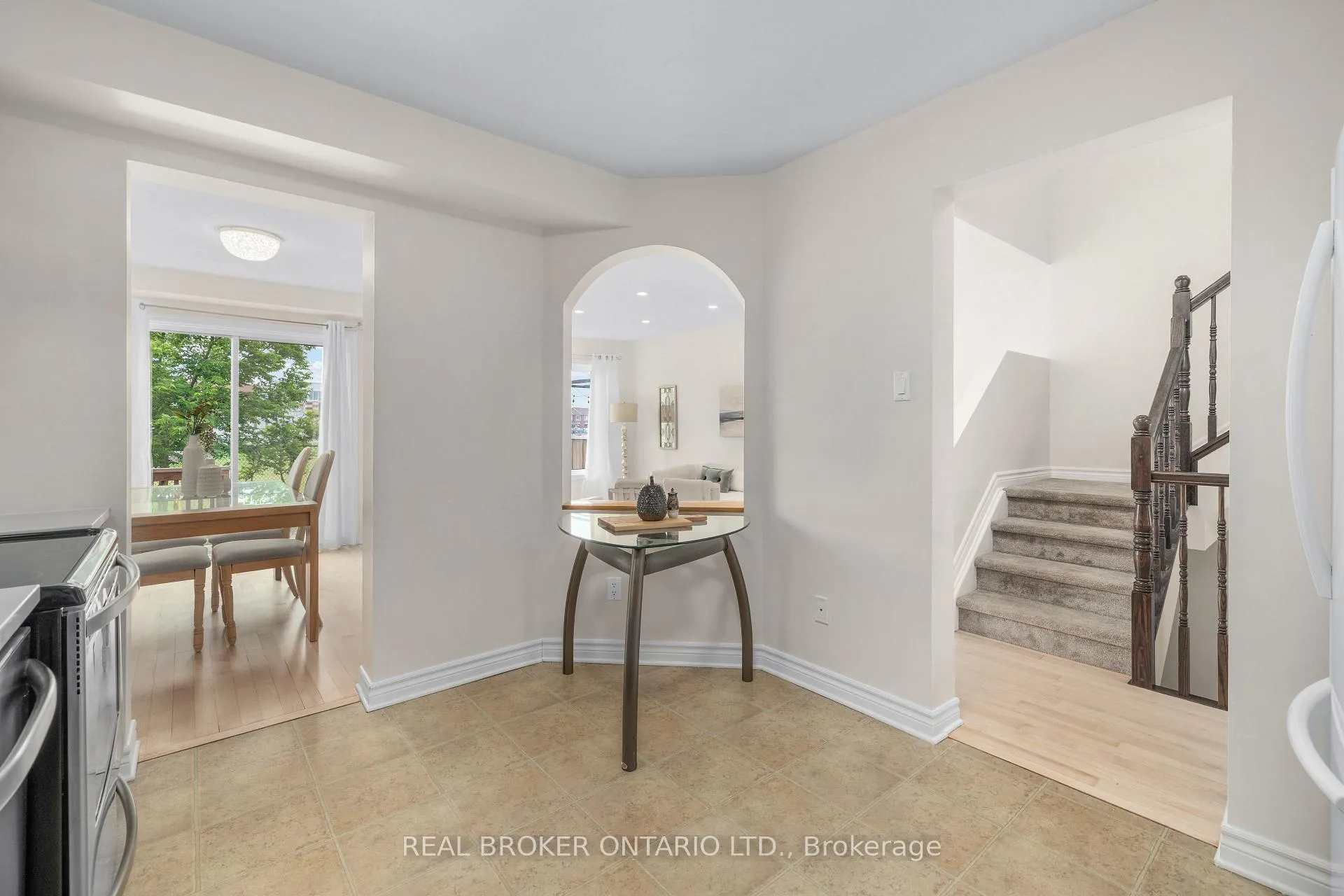 Photo 21 of 124 Silvermoon Crescent, Ottawa, Avalon East — HOMEH