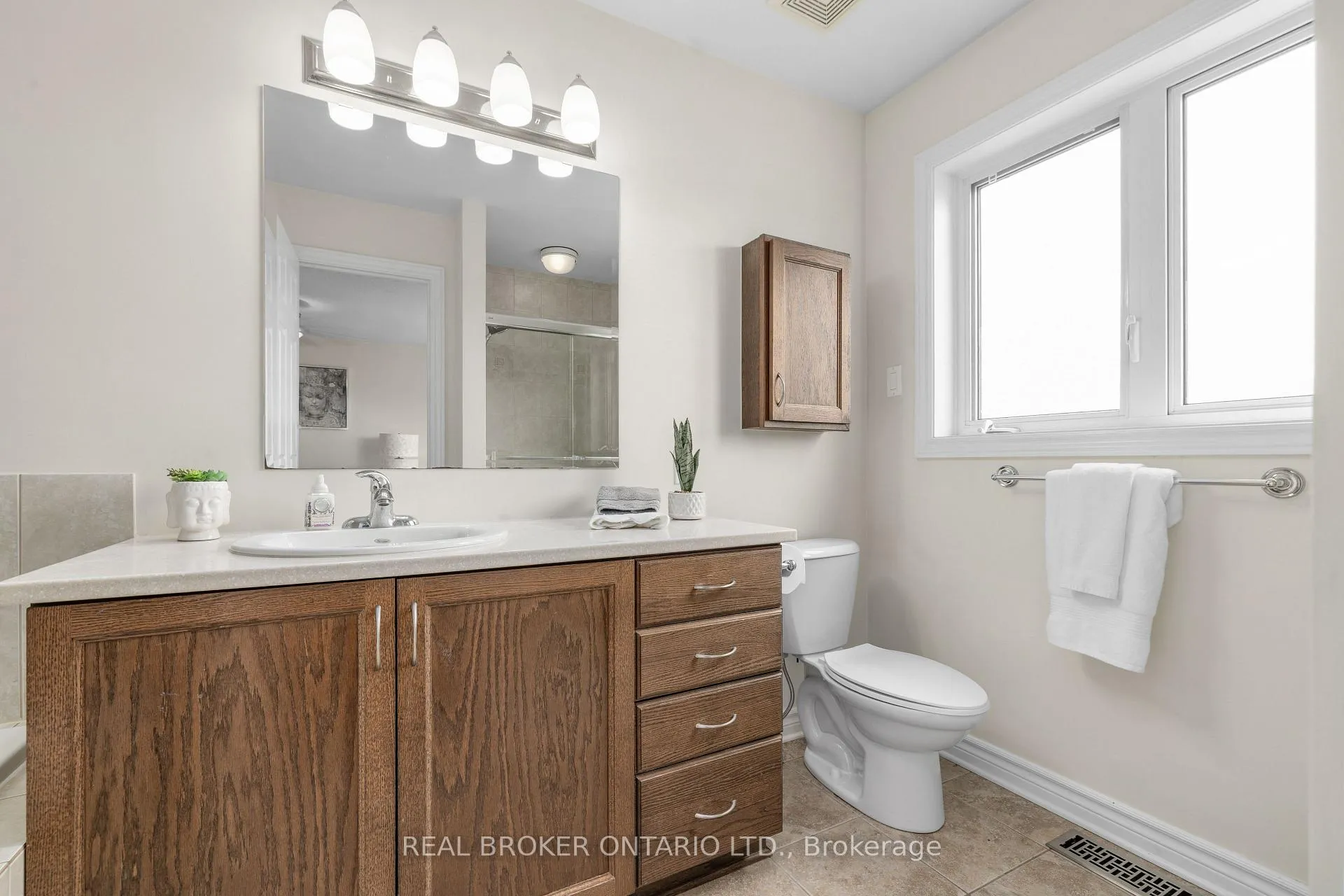 Photo 29 of 124 Silvermoon Crescent, Ottawa, Avalon East — HOMEH