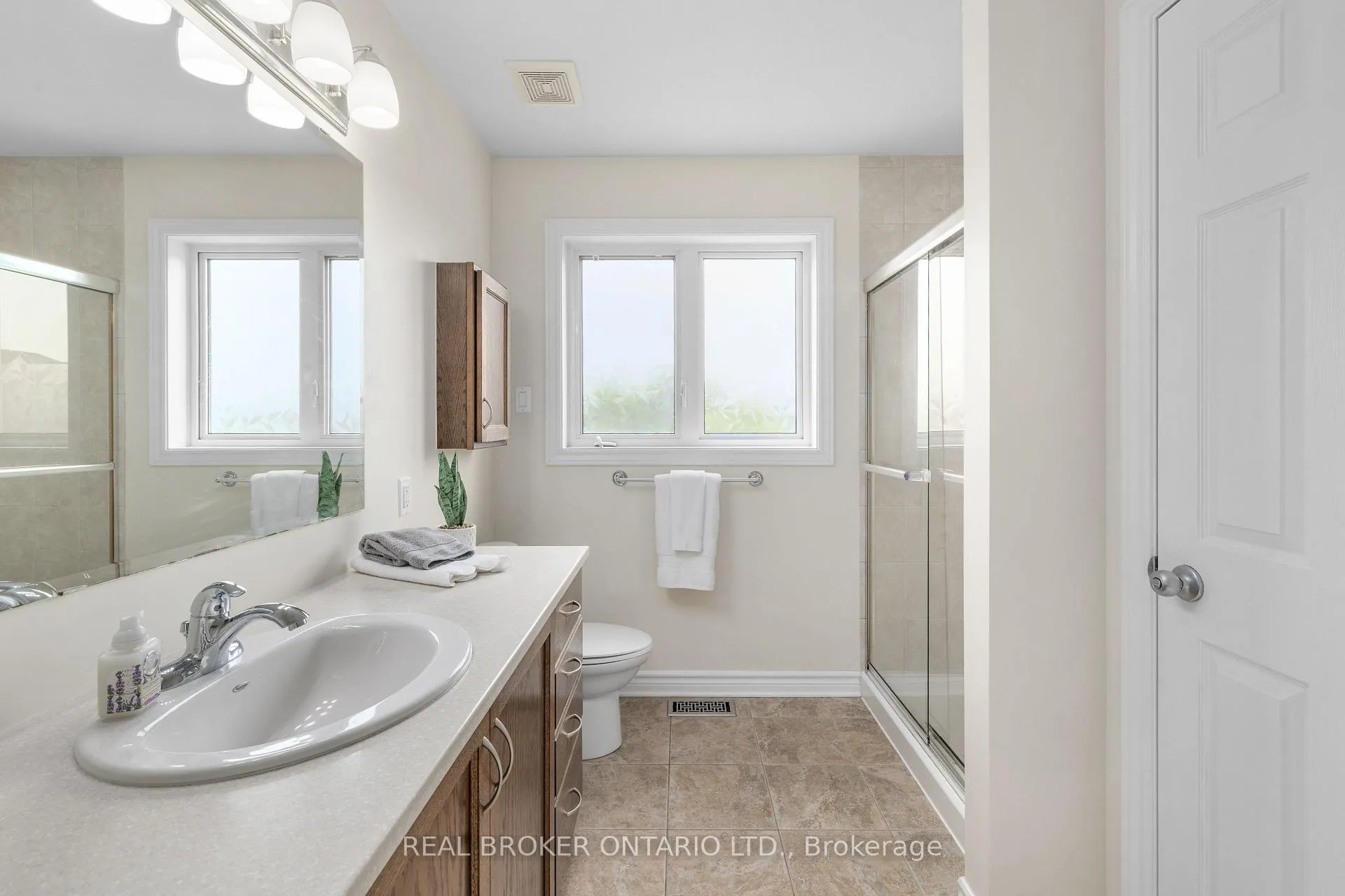 Photo 30 of 124 Silvermoon Crescent, Ottawa, Avalon East — HOMEH