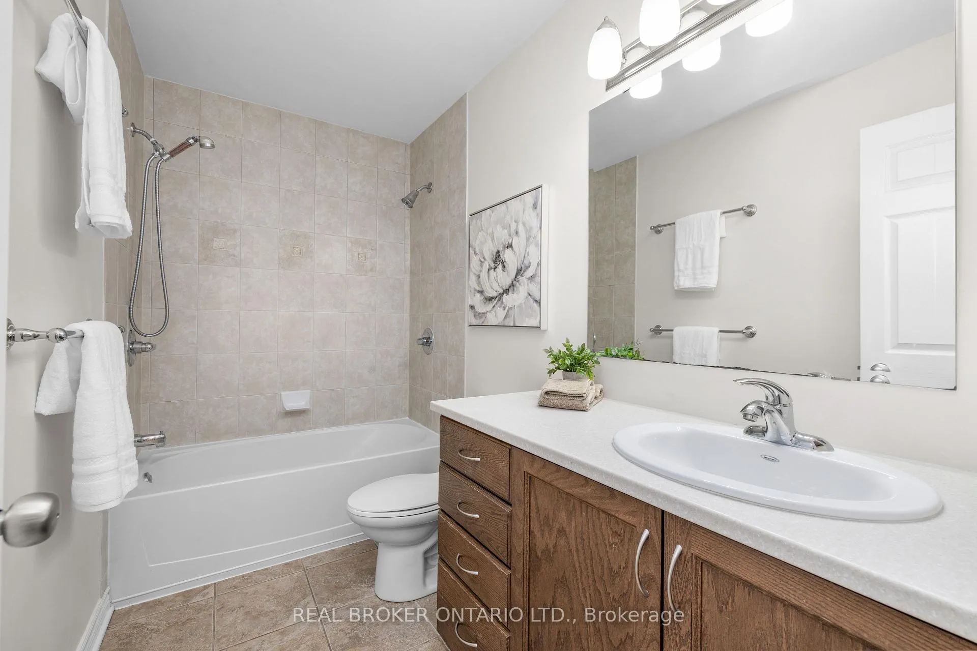 Photo 35 of 124 Silvermoon Crescent, Ottawa, Avalon East — HOMEH