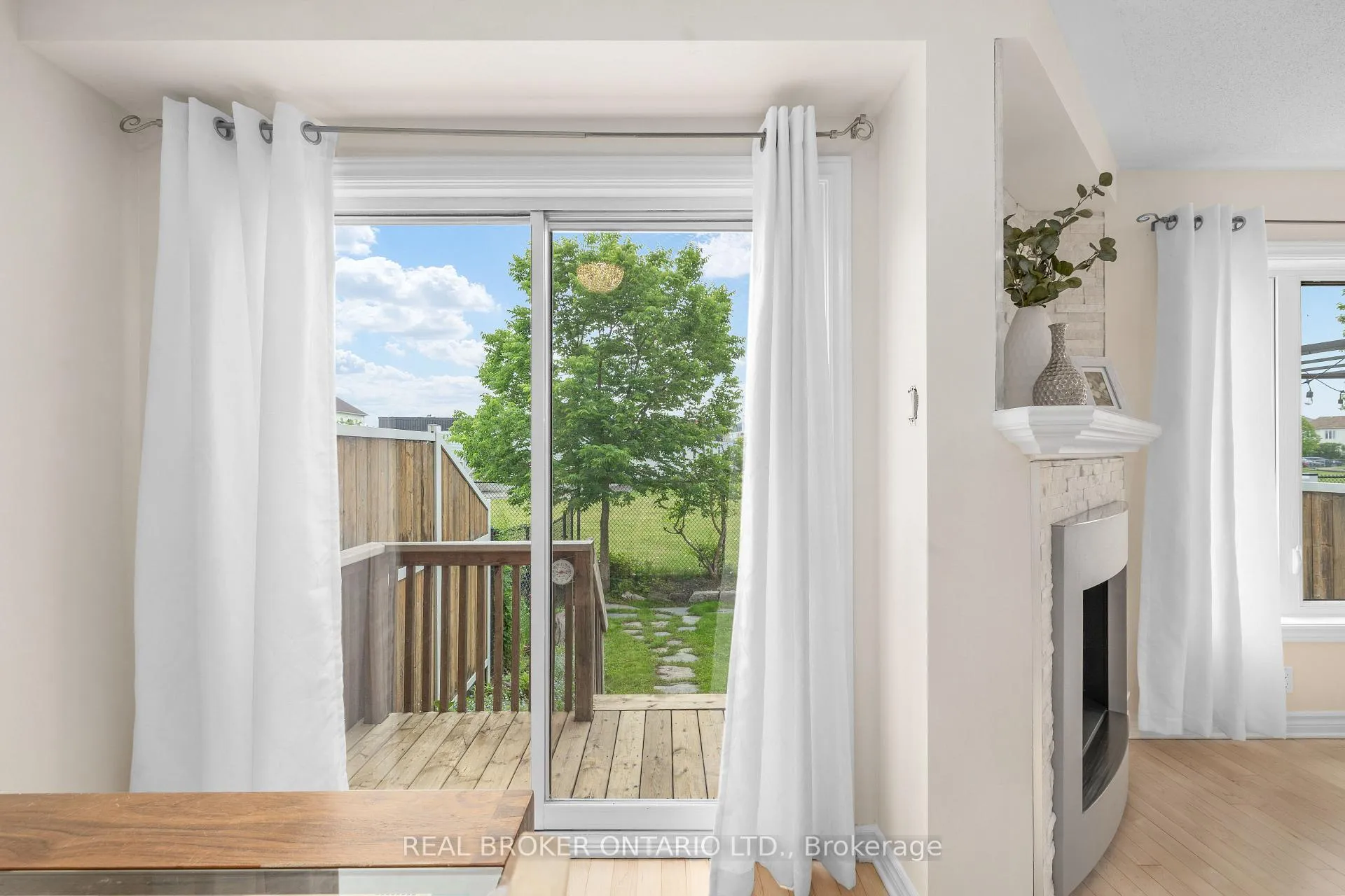Photo 40 of 124 Silvermoon Crescent, Ottawa, Avalon East — HOMEH