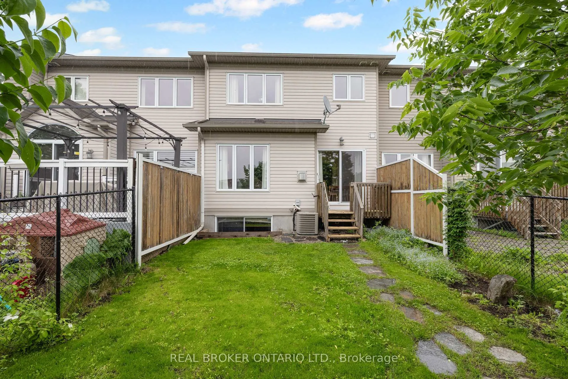 Photo 42 of 124 Silvermoon Crescent, Ottawa, Avalon East — HOMEH