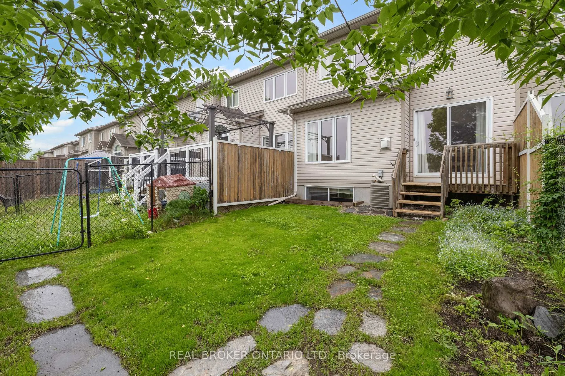 Photo 43 of 124 Silvermoon Crescent, Ottawa, Avalon East — HOMEH
