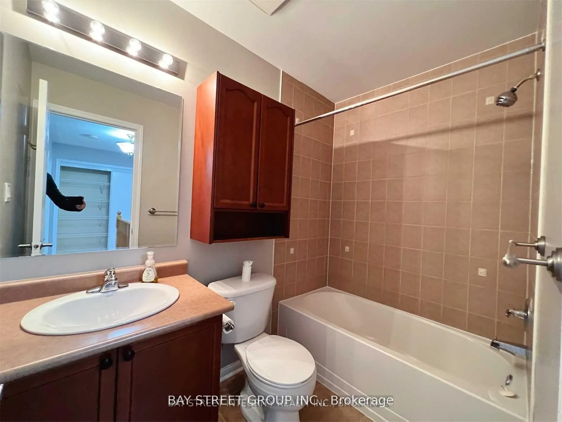 Photo 12 of 656 Holly Avenue, Milton, Coates — HOMEH