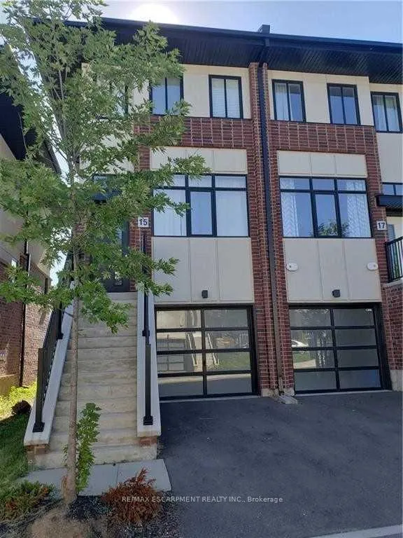 Photo 2 of 15 Muhollard Lane, Hamilton, Ancaster — HOMEH