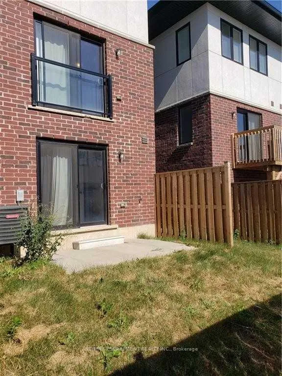 Photo 3 of 15 Muhollard Lane, Hamilton, Ancaster — HOMEH