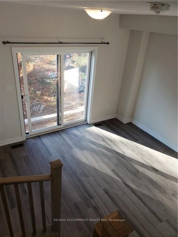Photo 6 of 15 Muhollard Lane, Hamilton, Ancaster — HOMEH