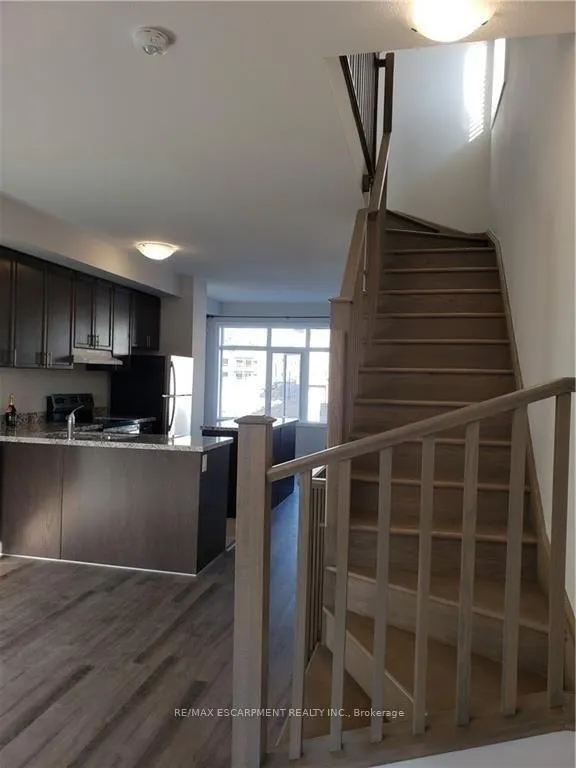 Photo 8 of 15 Muhollard Lane, Hamilton, Ancaster — HOMEH