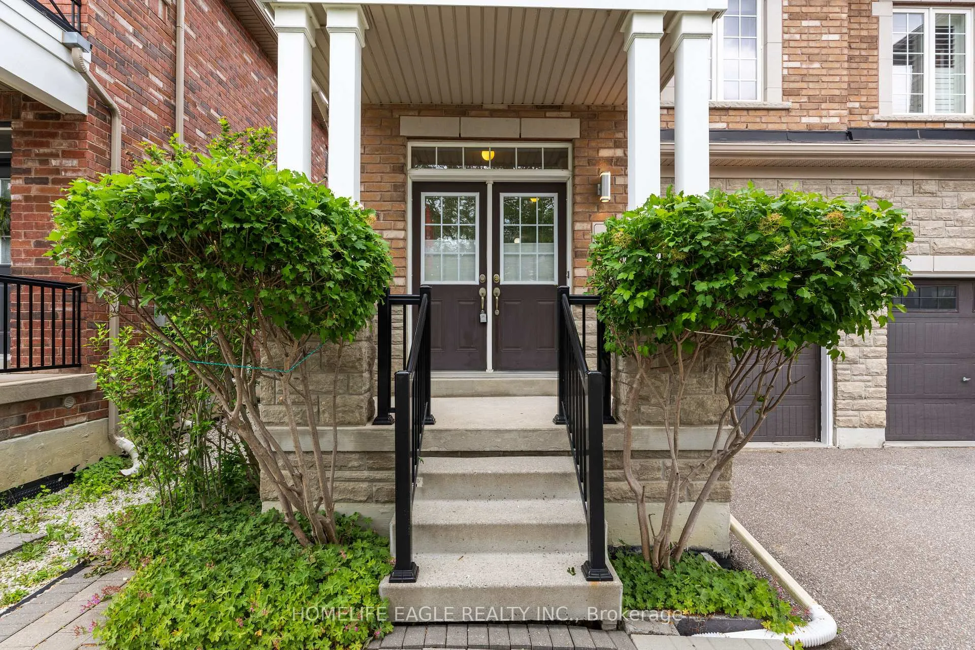 Photo 2 of 19 Gentile Circle, Vaughan, Elder Mills — HOMEH