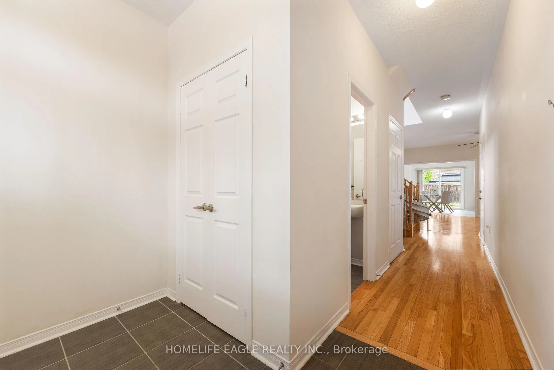 Photo 3 of 19 Gentile Circle, Vaughan, Elder Mills — HOMEH