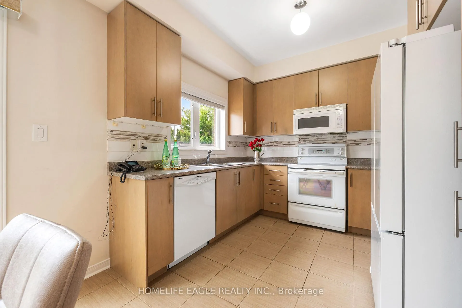 Photo 8 of 19 Gentile Circle, Vaughan, Elder Mills — HOMEH