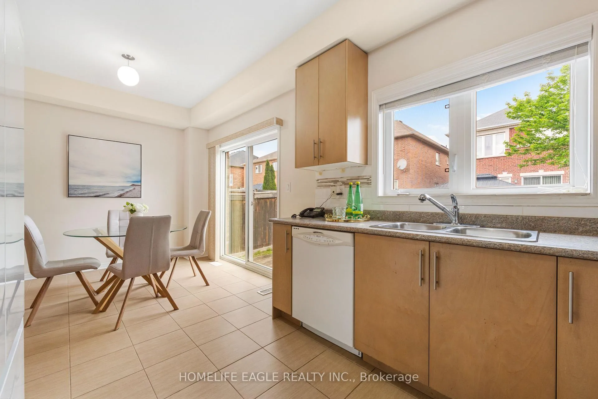 Photo 10 of 19 Gentile Circle, Vaughan, Elder Mills — HOMEH