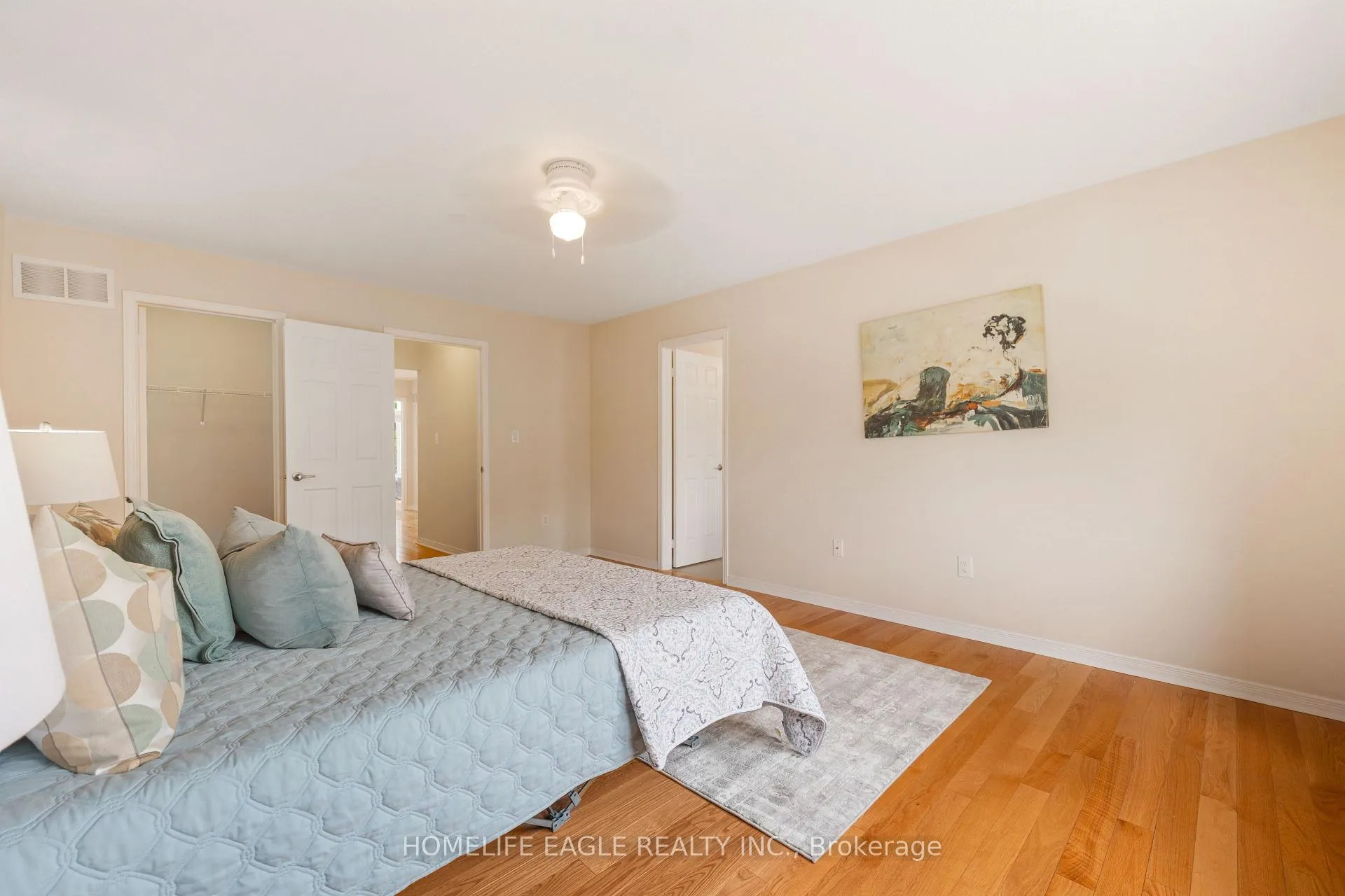 Photo 12 of 19 Gentile Circle, Vaughan, Elder Mills — HOMEH