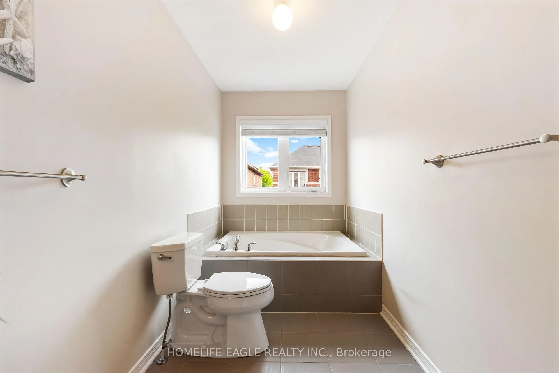 Photo 14 of 19 Gentile Circle, Vaughan, Elder Mills — HOMEH