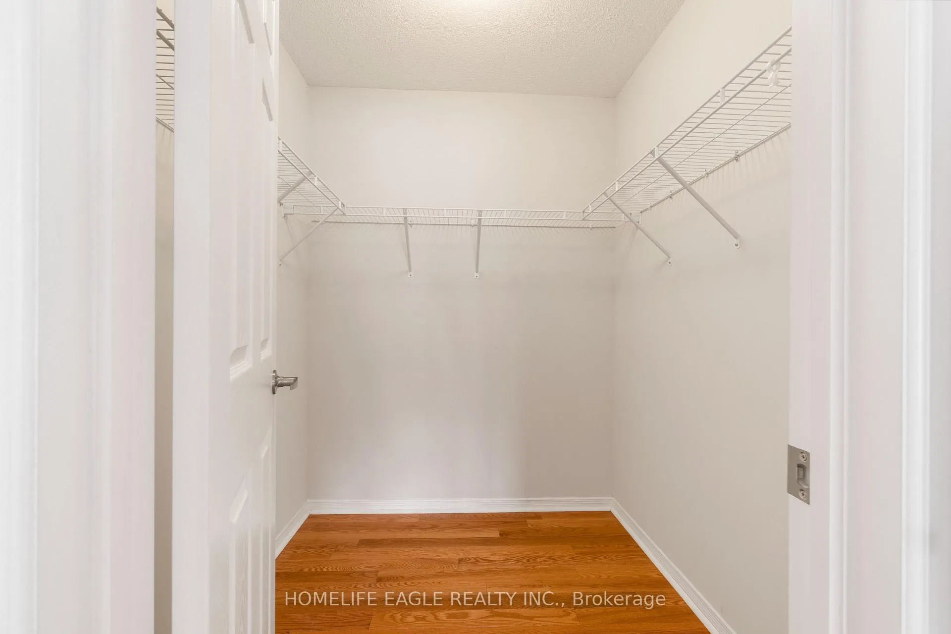 Photo 15 of 19 Gentile Circle, Vaughan, Elder Mills — HOMEH