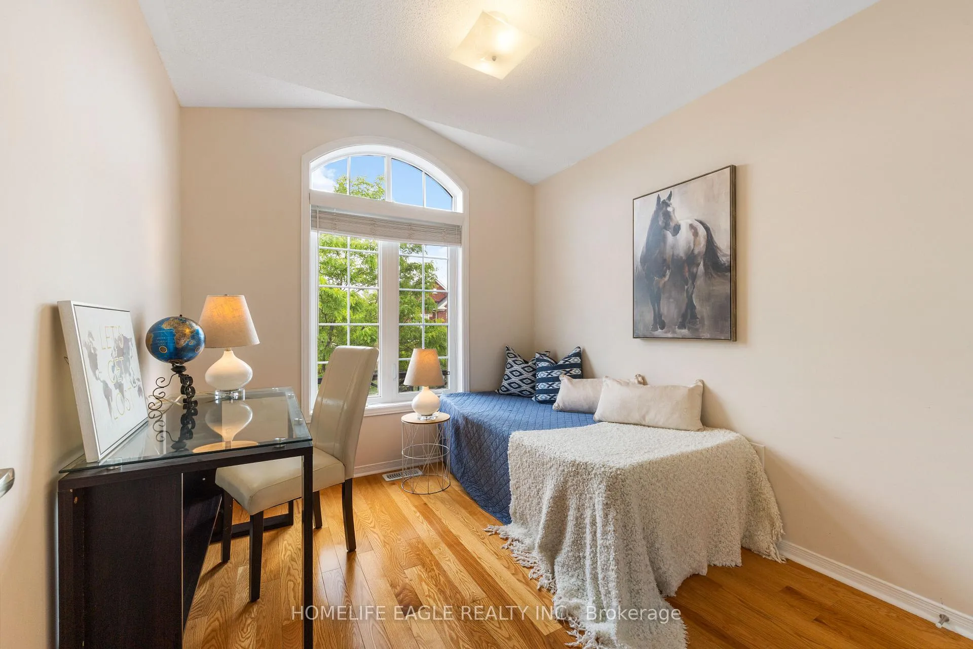 Photo 16 of 19 Gentile Circle, Vaughan, Elder Mills — HOMEH