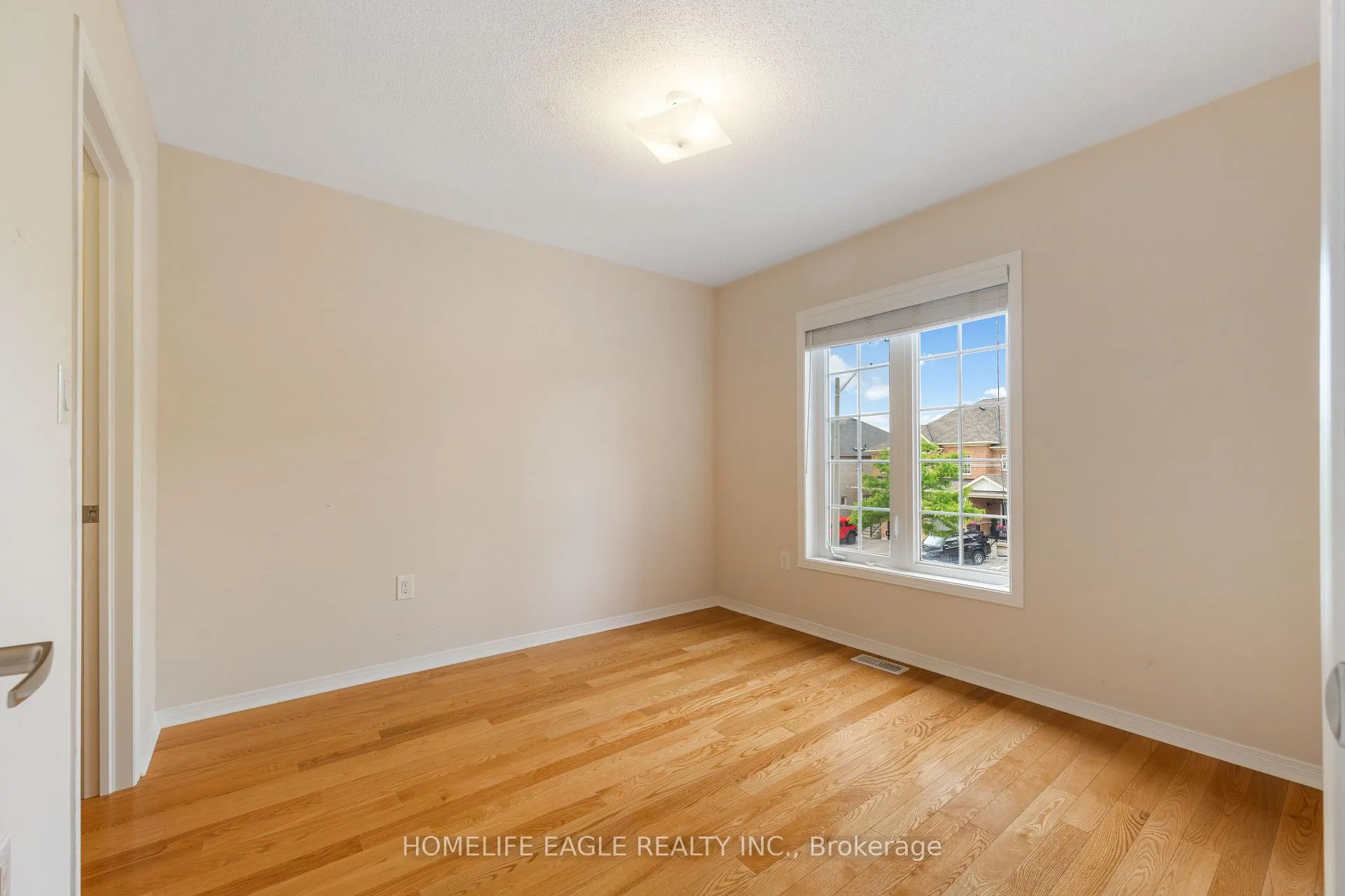 Photo 17 of 19 Gentile Circle, Vaughan, Elder Mills — HOMEH