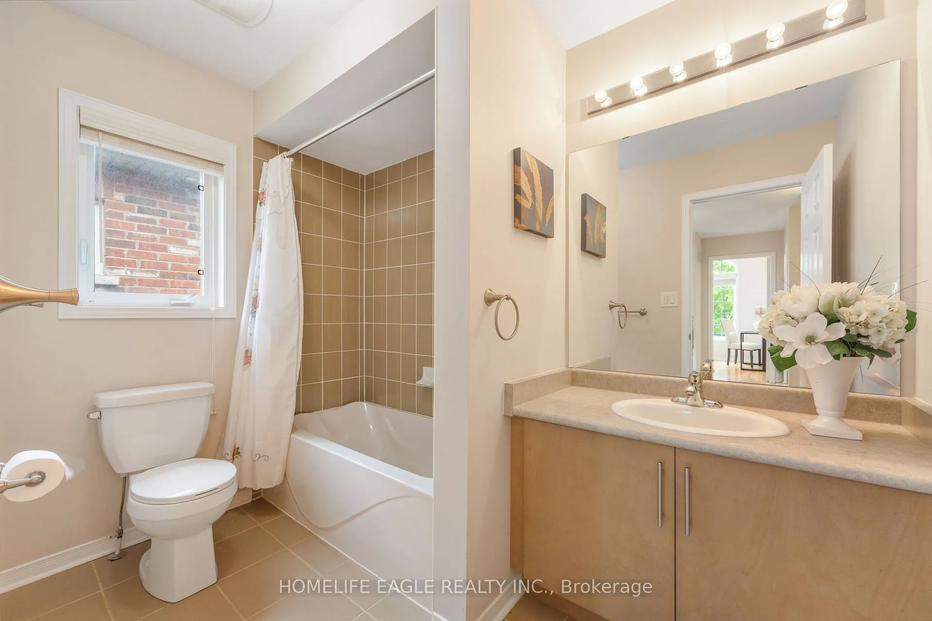 Photo 18 of 19 Gentile Circle, Vaughan, Elder Mills — HOMEH