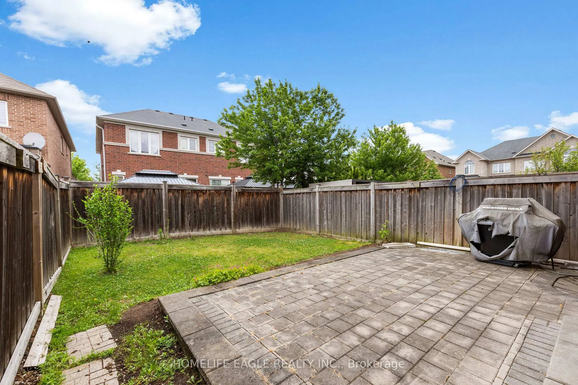 Photo 21 of 19 Gentile Circle, Vaughan, Elder Mills — HOMEH