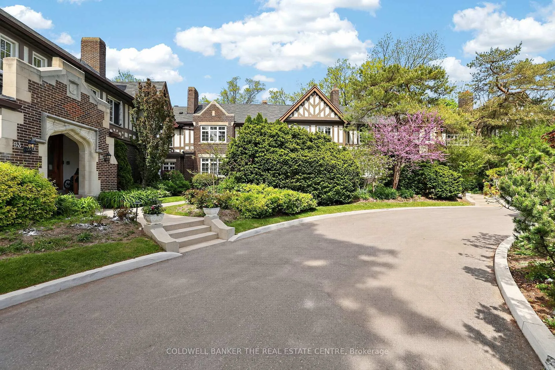Photo 2 of Unit B, 93B Douglas Crescent, Toronto, Leaside — HOMEH