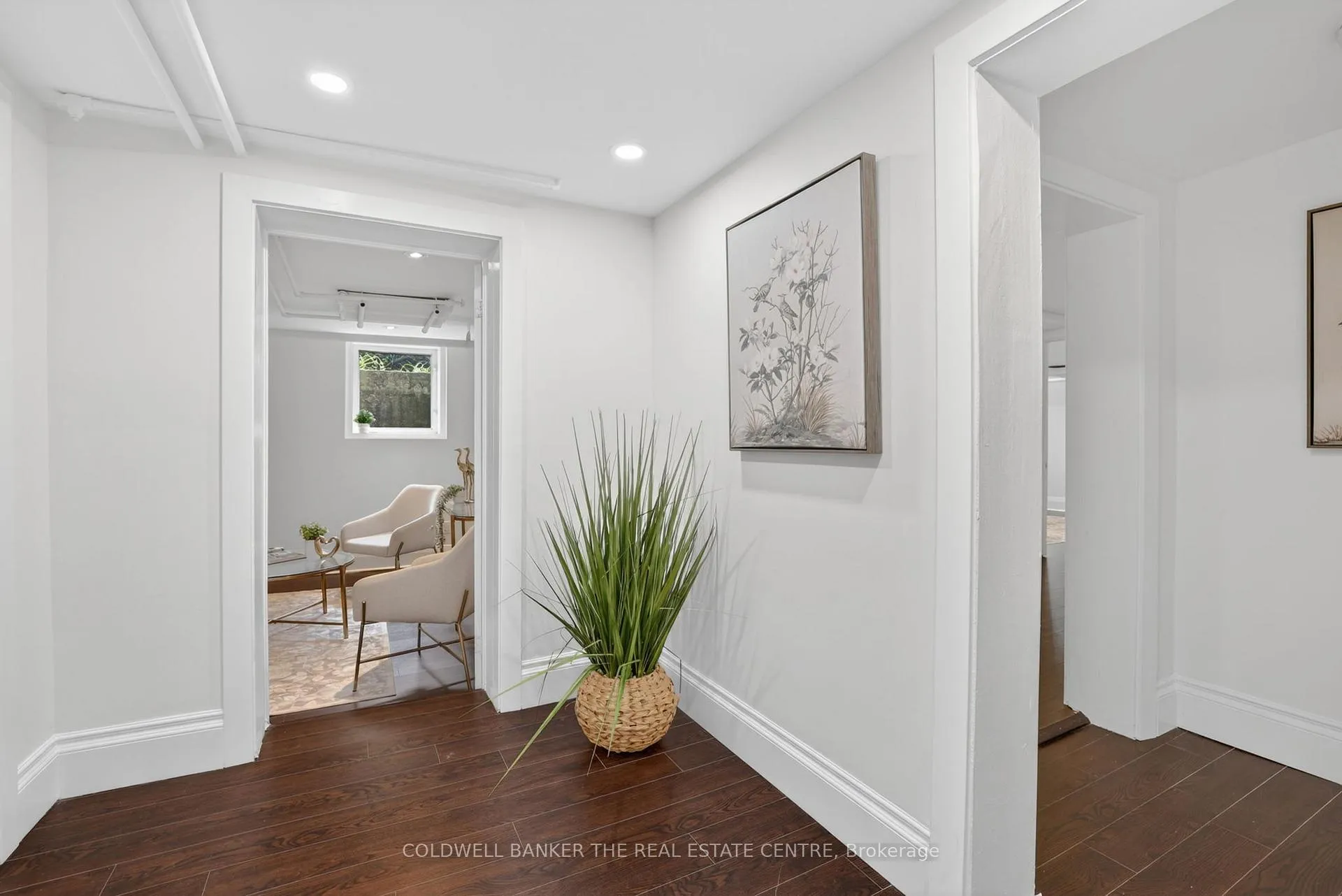 Photo 4 of Unit B, 93B Douglas Crescent, Toronto, Leaside — HOMEH