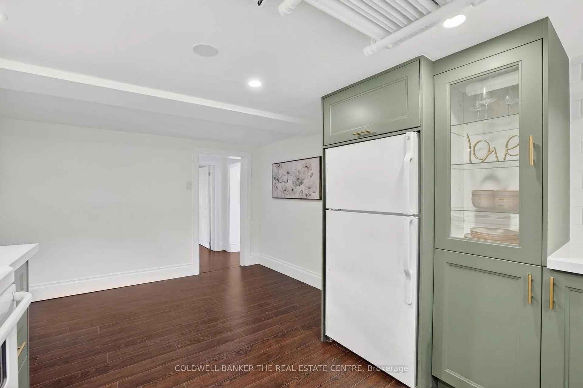 Photo 11 of Unit B, 93B Douglas Crescent, Toronto, Leaside — HOMEH