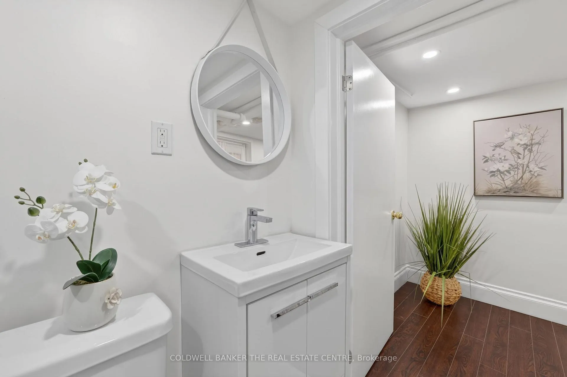 Photo 17 of Unit B, 93B Douglas Crescent, Toronto, Leaside — HOMEH