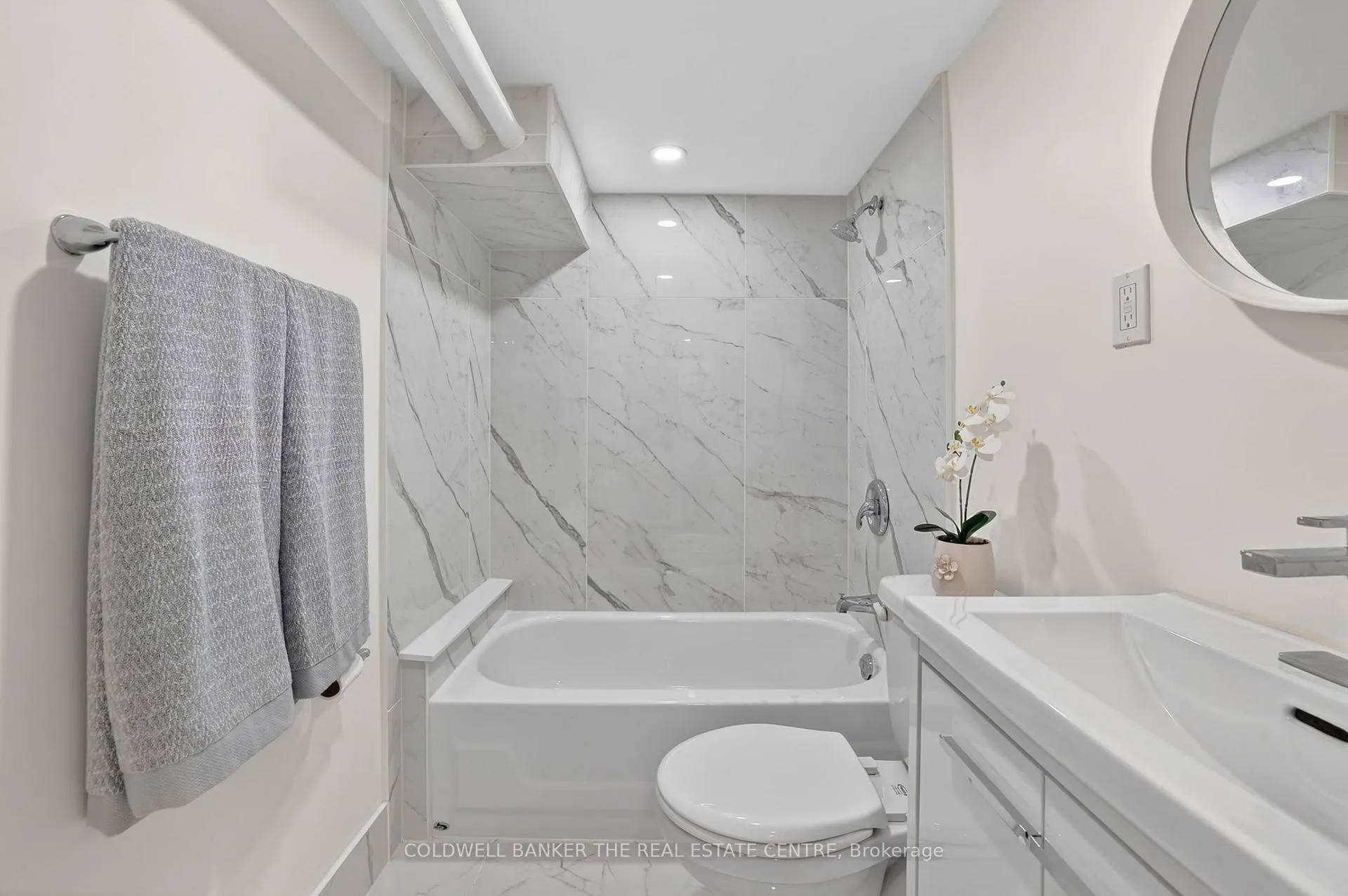 Photo 18 of Unit B, 93B Douglas Crescent, Toronto, Leaside — HOMEH