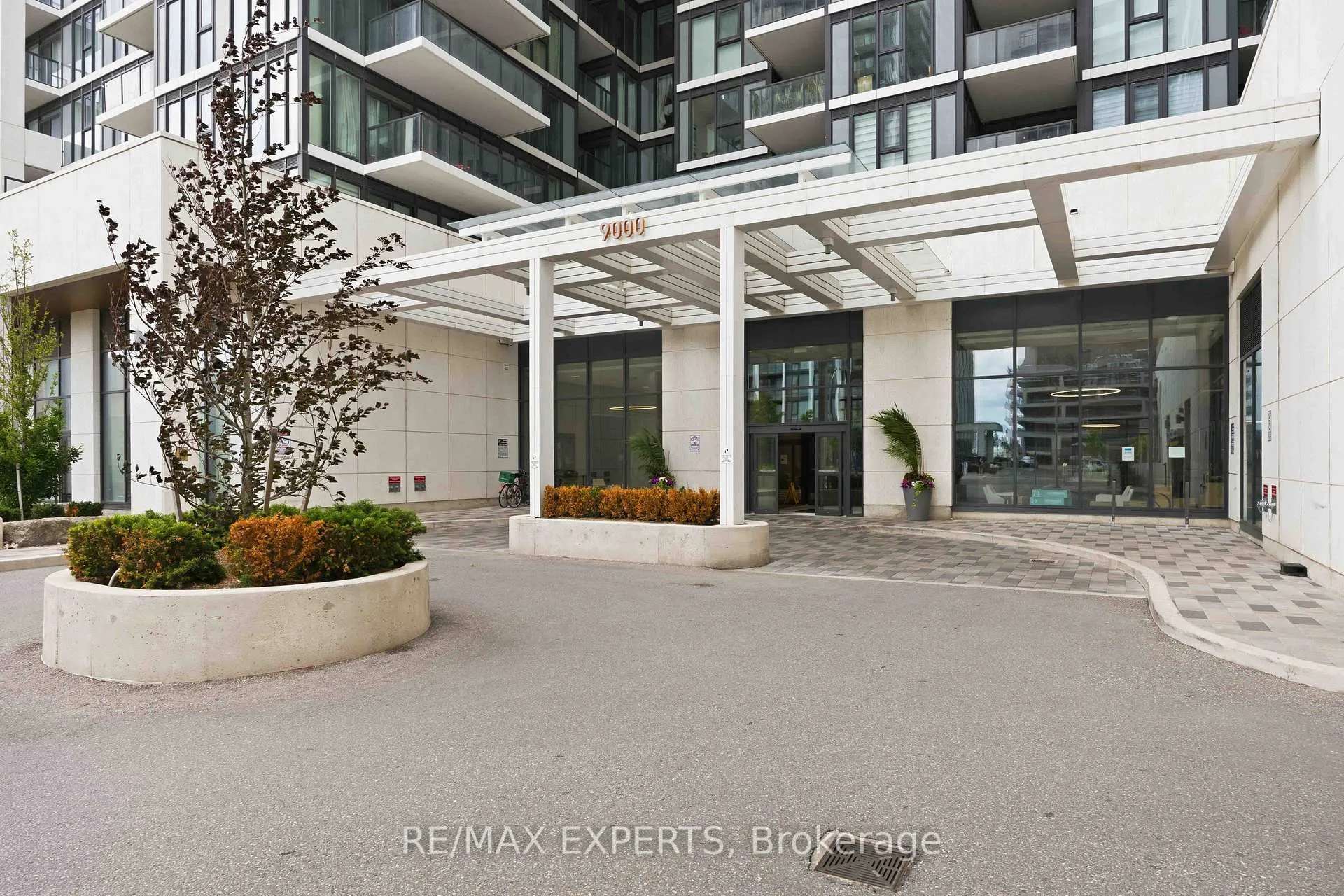 Photo 3 of Unit 2025, 9000 Jane Street, Vaughan, Vellore Village — HOMEH