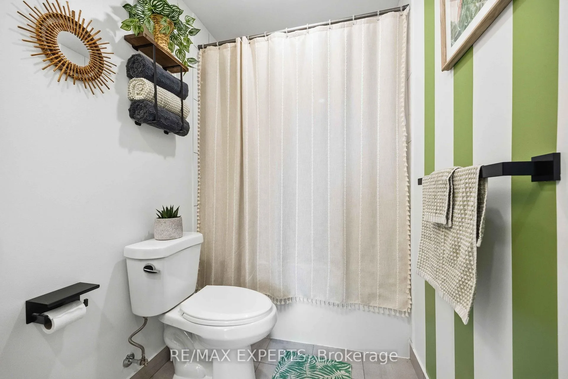 Photo 33 of Unit 2025, 9000 Jane Street, Vaughan, Vellore Village — HOMEH