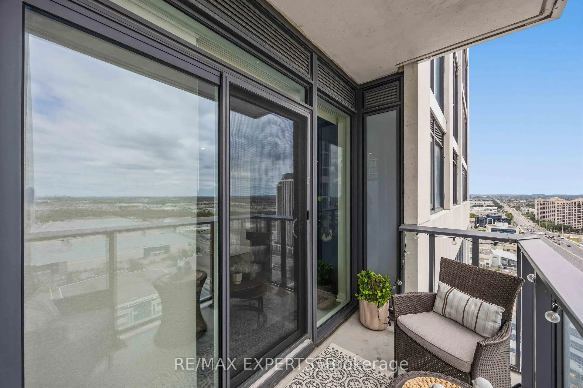 Photo 37 of Unit 2025, 9000 Jane Street, Vaughan, Vellore Village — HOMEH