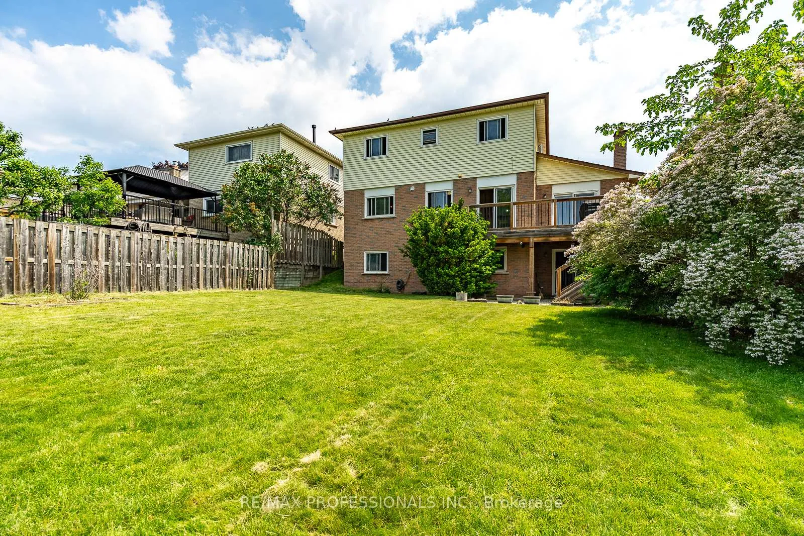 Photo 4 of 24 Hawkstone Crescent, Whitby, Blue Grass Meadows — HOMEH